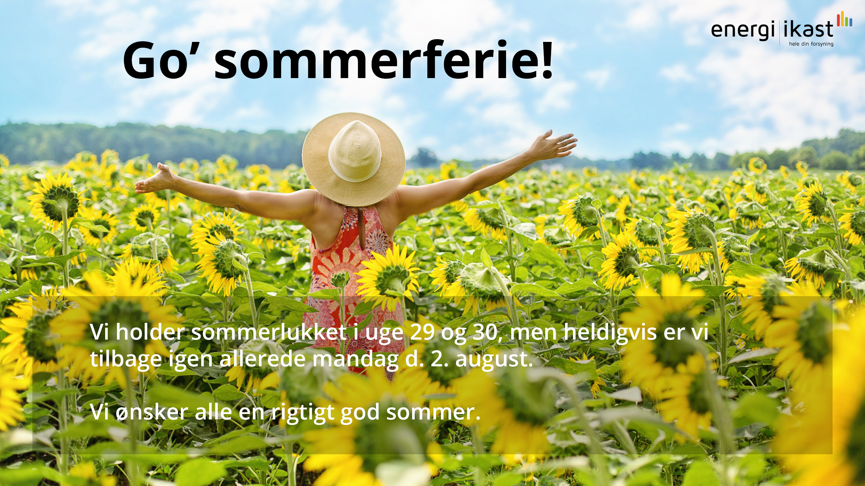 Sommerhilsen om ferielukket i uge 29 og 30 med billede af kvinde i solsikkemark
