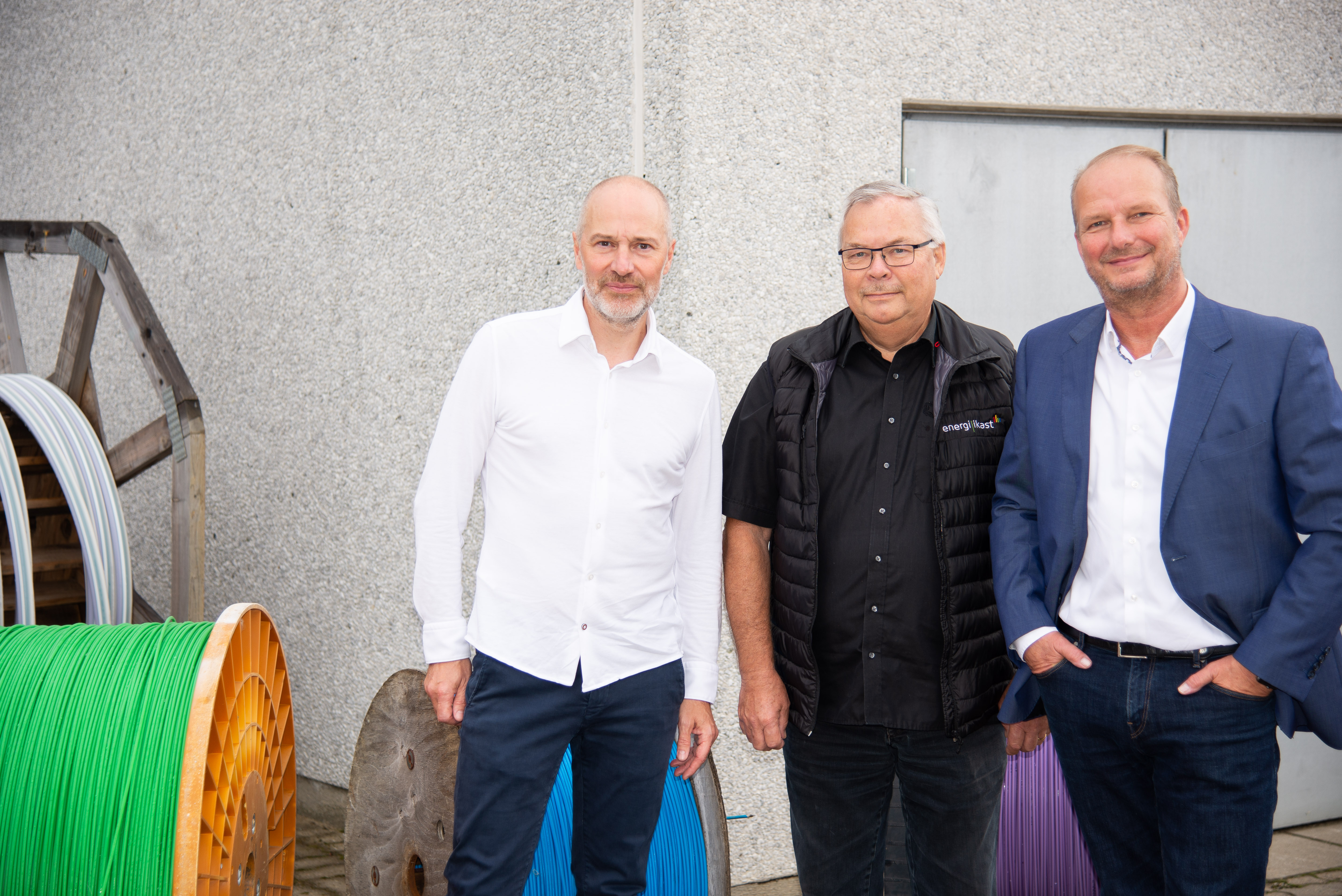 Fra højre direktør i Energi Ikast Jørgen Mosegaard, bestyrelsesformand i Energi Ikast Bjarne Andersen, direktør i OpenNet Henrik Møller Nielsen