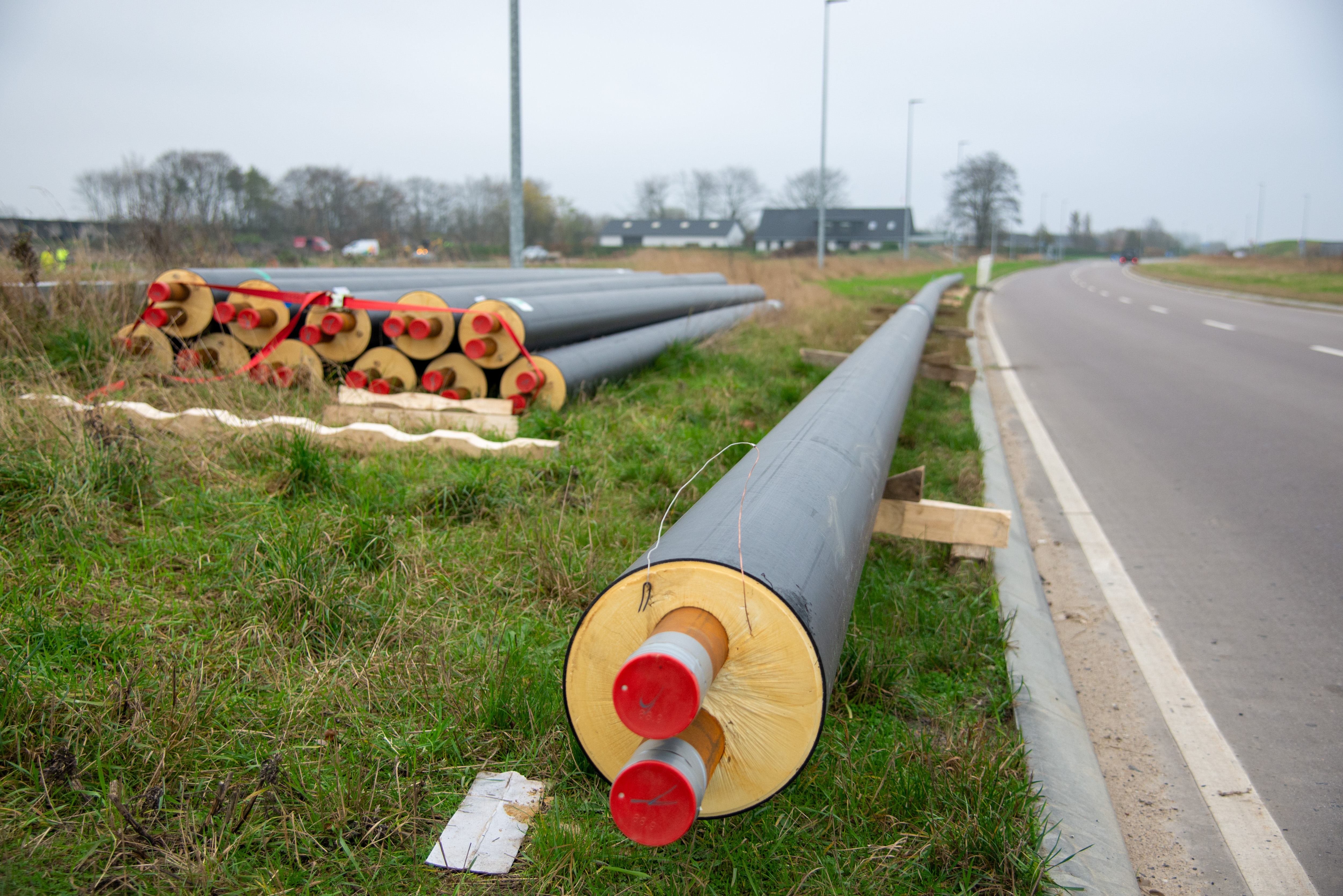 Grønne Fjernvarmerør langs vejkanten ved Skovbyvej, Ikast - Nov 2022