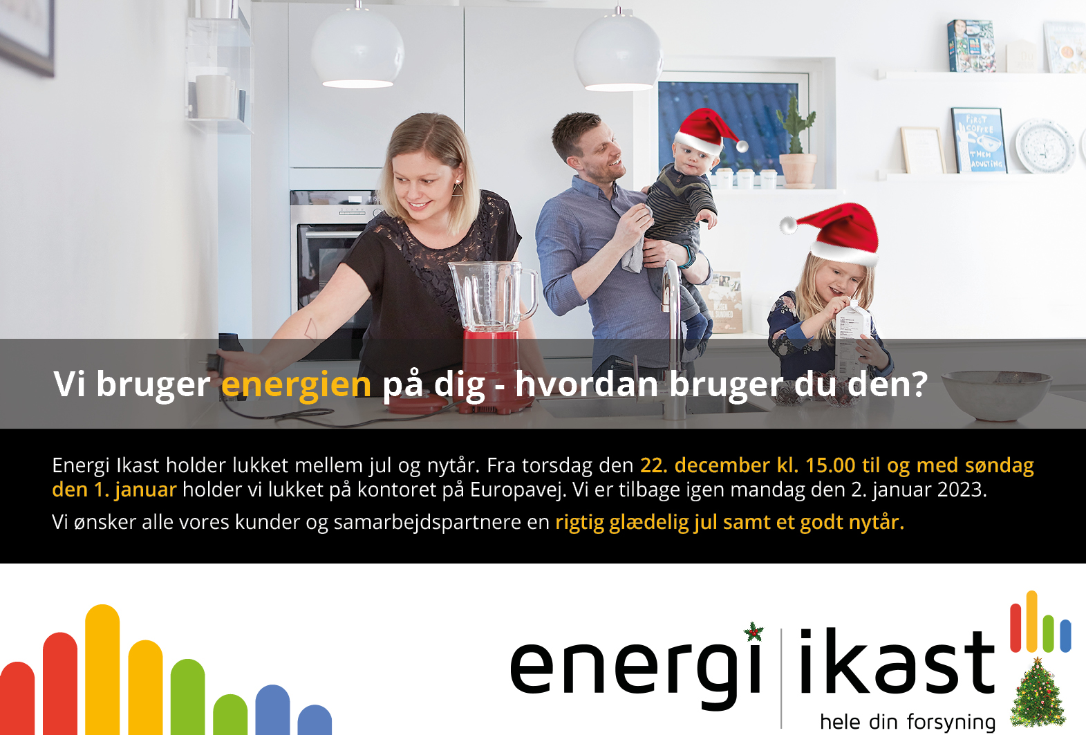Annonce om Julelukket med to forældre og to børn i køkken + glædelige jul og godt nytår 2022