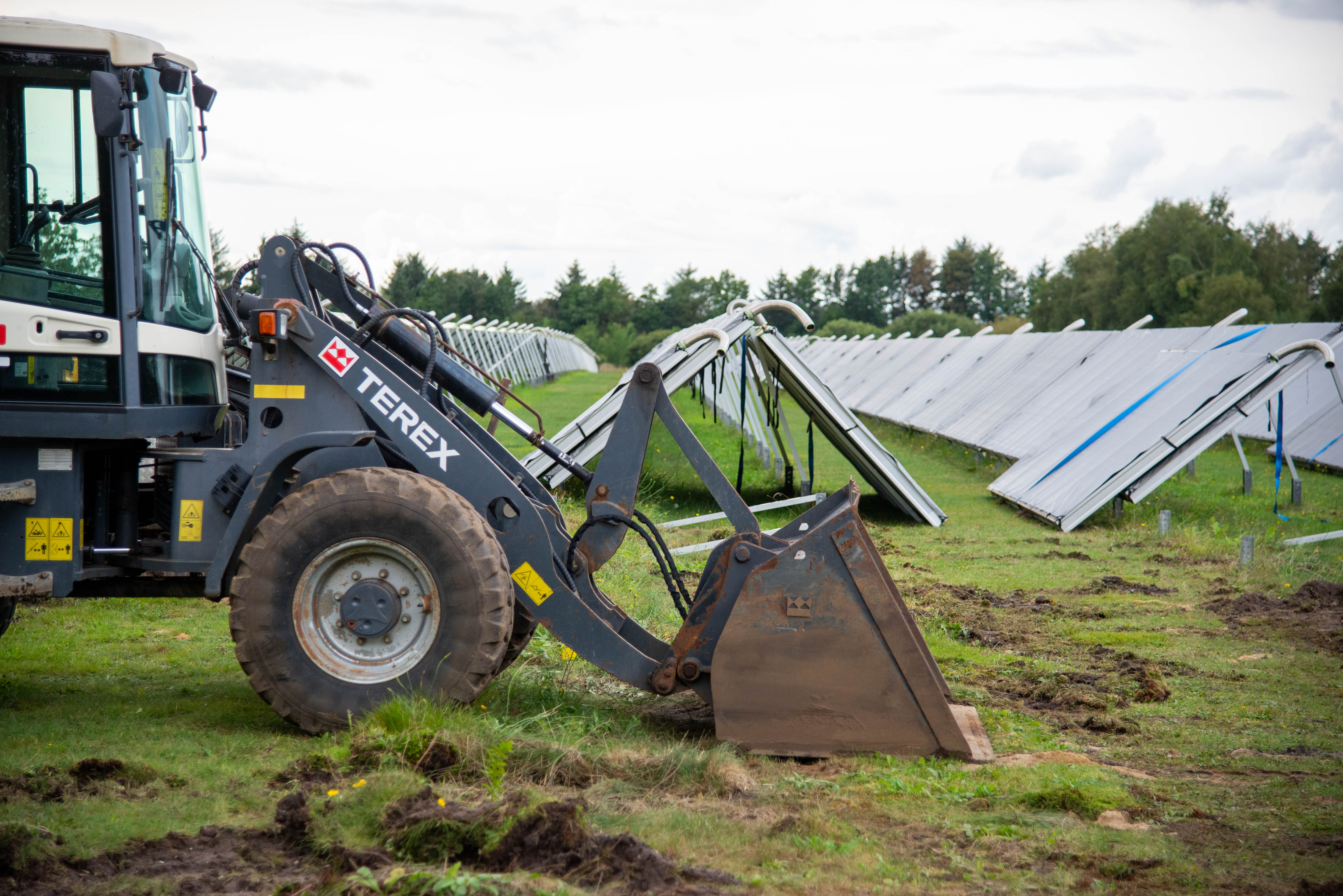 Gravemaskine ved startfasen til ny varmepumpe ved Isenvad solvarmeanlæg, aug 2023. Foto: Rune Kaldau